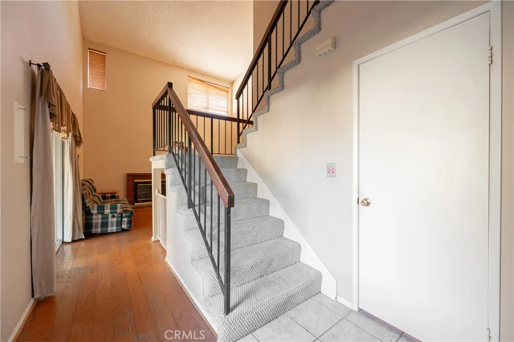 25710 Lupita, Valencia, California 91355 home-pic-2