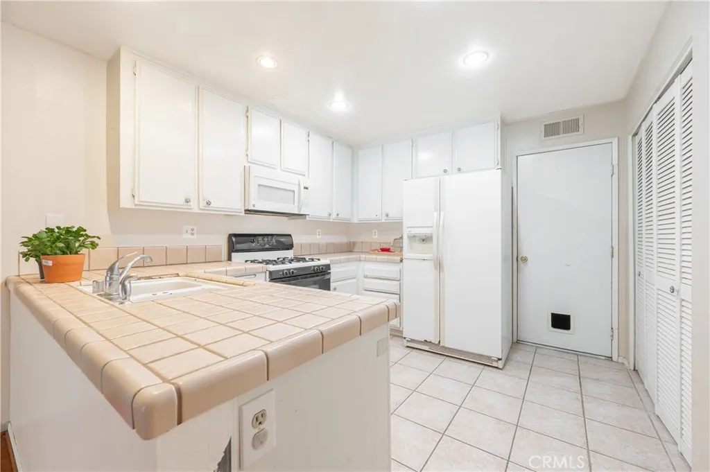 25710 Lupita, Valencia, California 91355 home-pic-10
