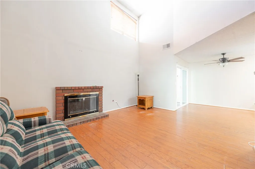 25710 Lupita, Valencia, California 91355 home-pic-4