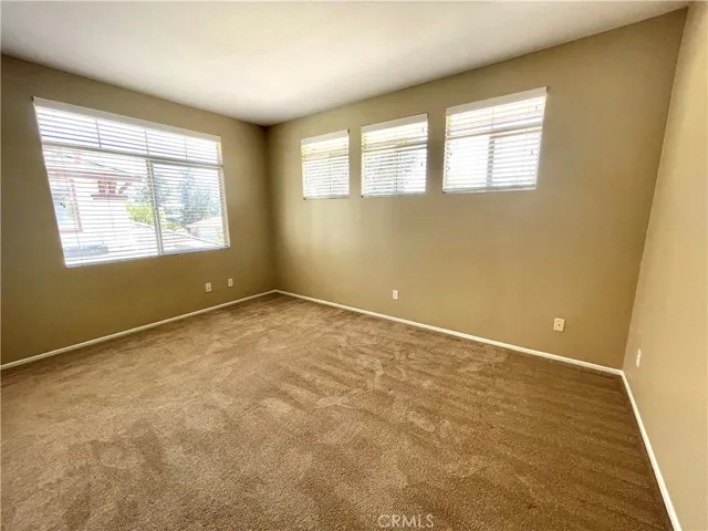 Secondary large bedroom upstairs
