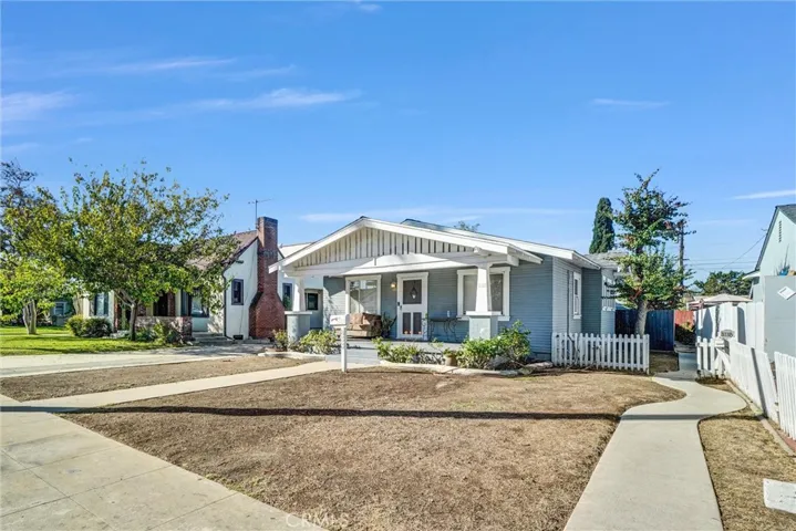 Front Yard from the other angle, and see the quiet neighborhood