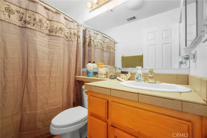 Unit B - bathroom