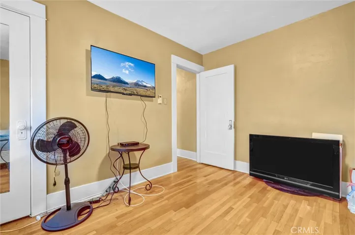 Unit B - room 2