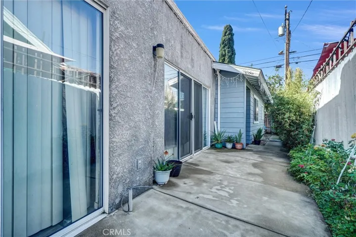 Unit B - side yard & entrance