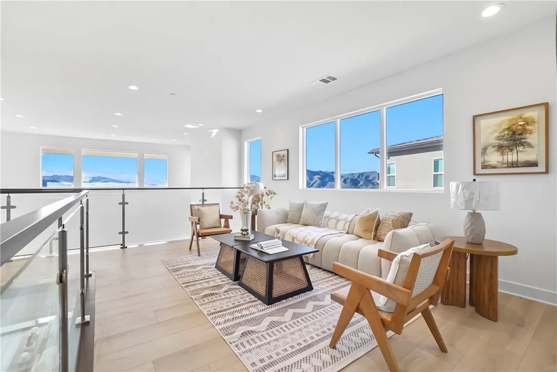 27392 Dialogue Way, Valencia, California 91381 home-pic-26