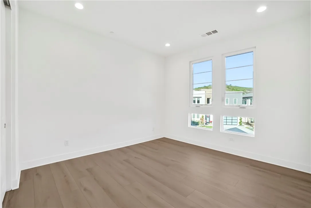 27392 Dialogue Way, Valencia, California 91381 home-pic-30
