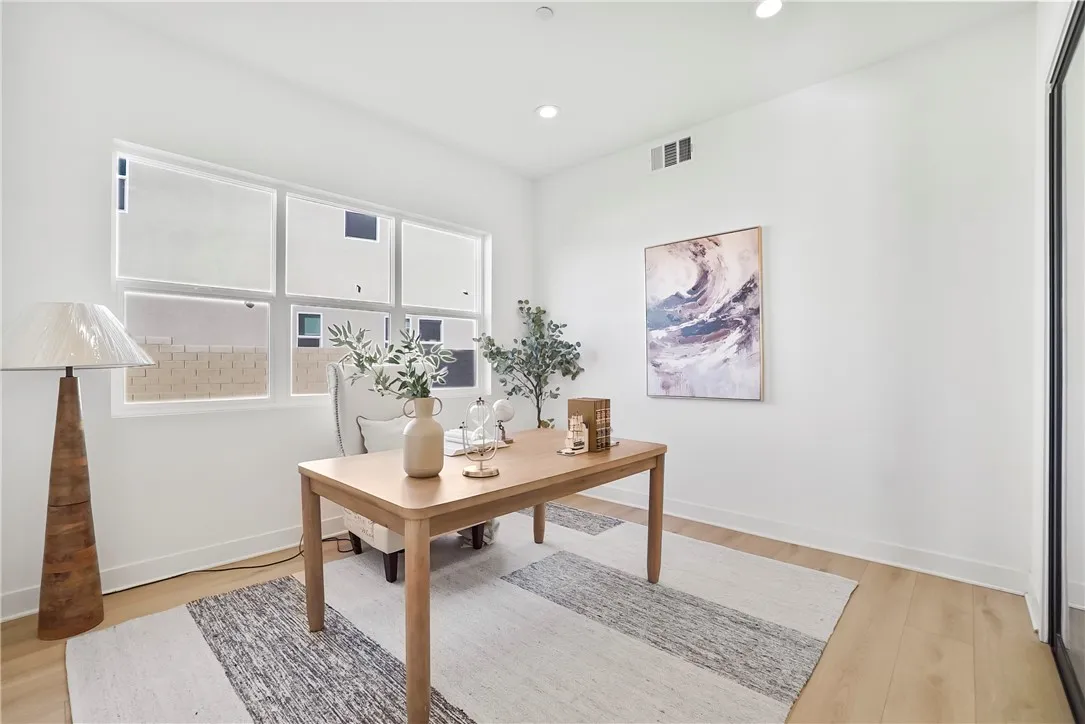 27392 Dialogue Way, Valencia, California 91381 home-pic-6