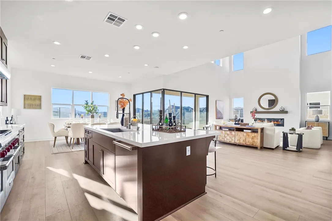 27392 Dialogue Way, Valencia, California 91381 home-pic-10