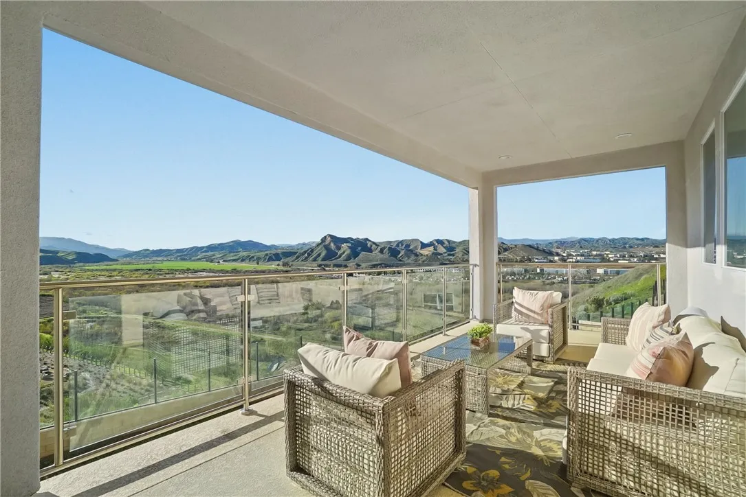 27392 Dialogue Way, Valencia, California 91381 home-pic-32