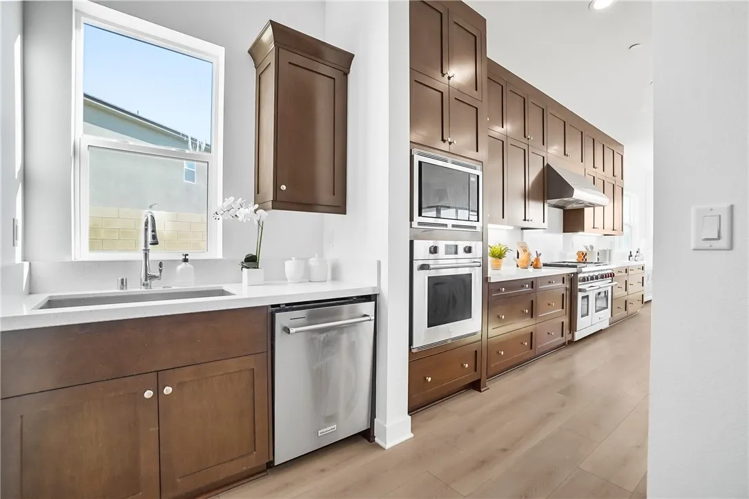 27392 Dialogue Way, Valencia, California 91381 home-pic-13