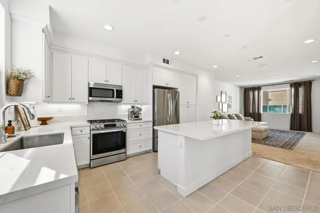 2217 Brix Gln, Escondido, California 92025 home-pic-8