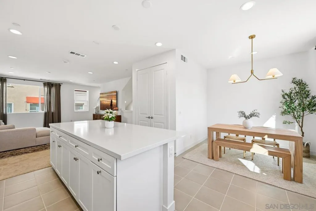 2217 Brix Gln, Escondido, California 92025 home-pic-1