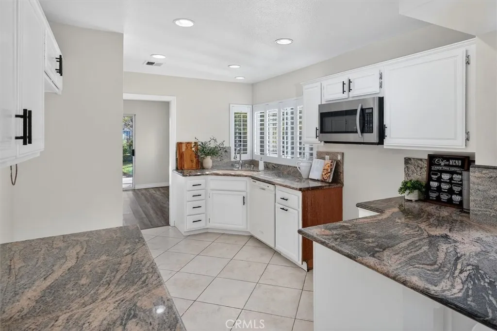26008 Lucerne Court, Valencia, California 91355 home-pic-17
