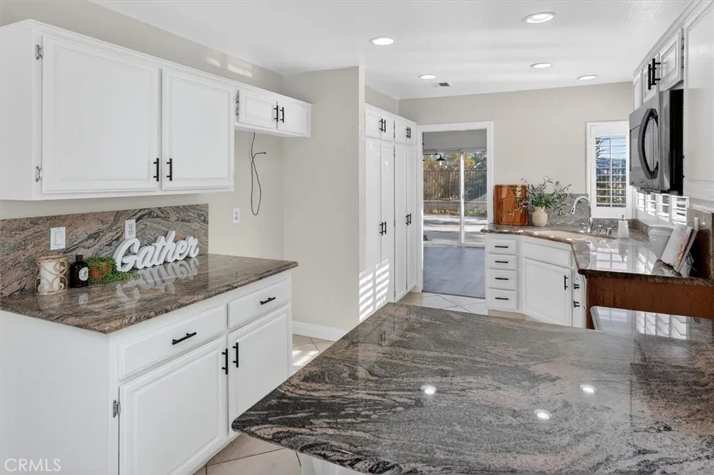 26008 Lucerne Court, Valencia, California 91355 home-pic-16