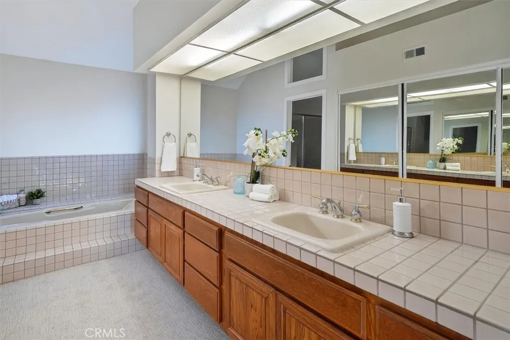 26008 Lucerne Court, Valencia, California 91355 home-pic-36