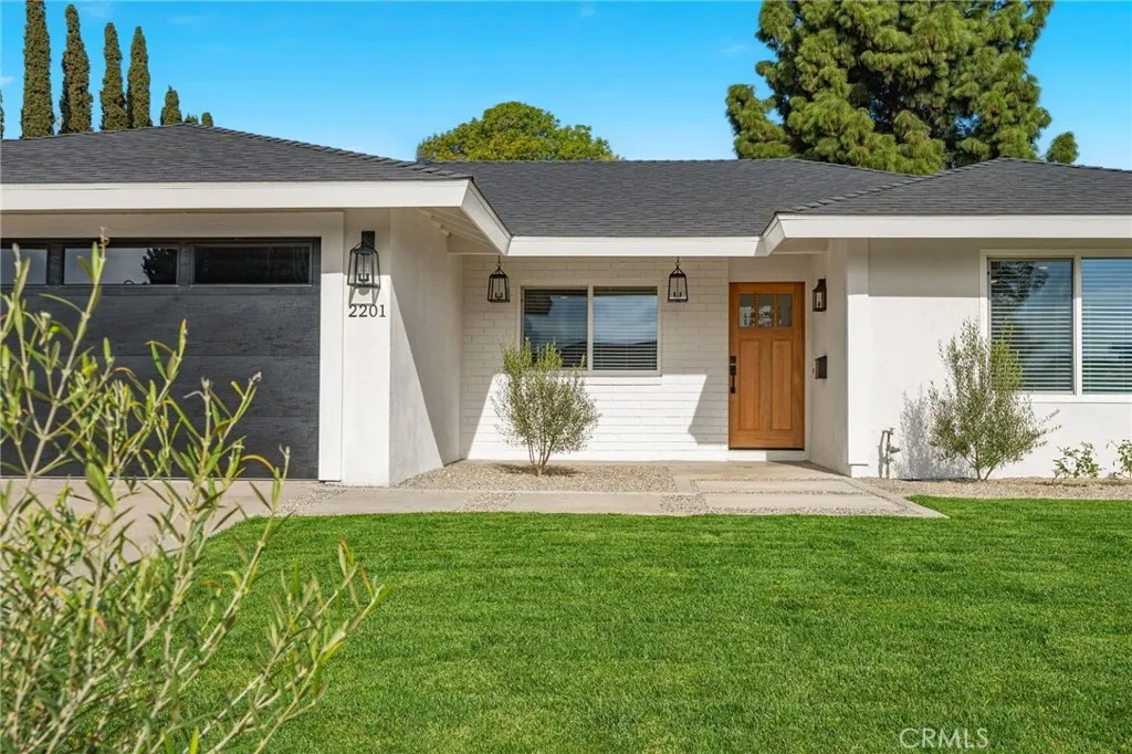2201 E Oakmont, Orange, California 92867 home-pic-1