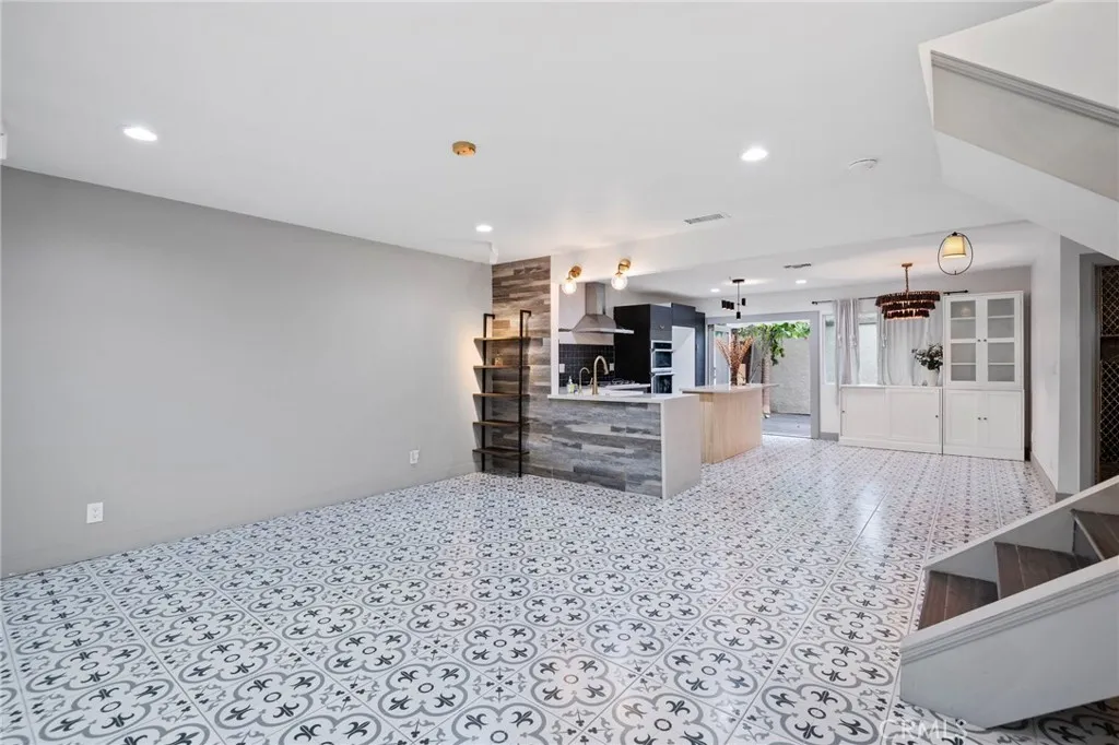 15928 Prell Court, Fountain Valley, California 92708 home-pic-1