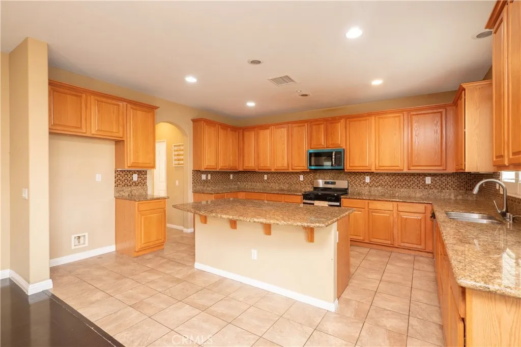 16414 Twinberry Court, Fontana, California 92336 home-pic-12