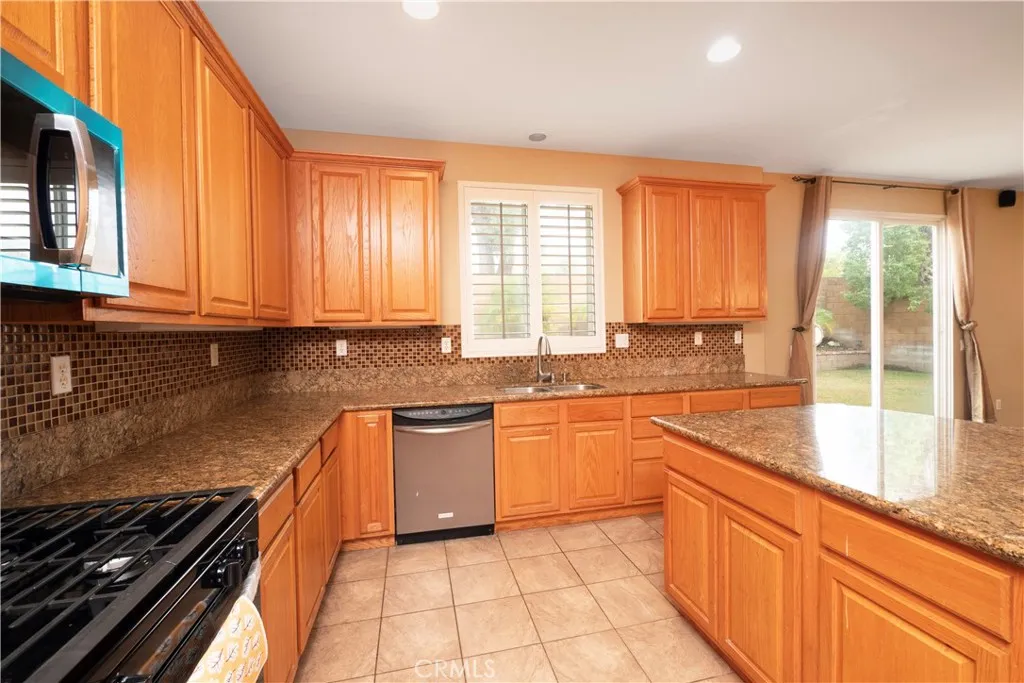 16414 Twinberry Court, Fontana, California 92336 home-pic-14