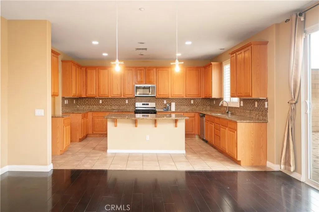 16414 Twinberry Court, Fontana, California 92336 home-pic-11