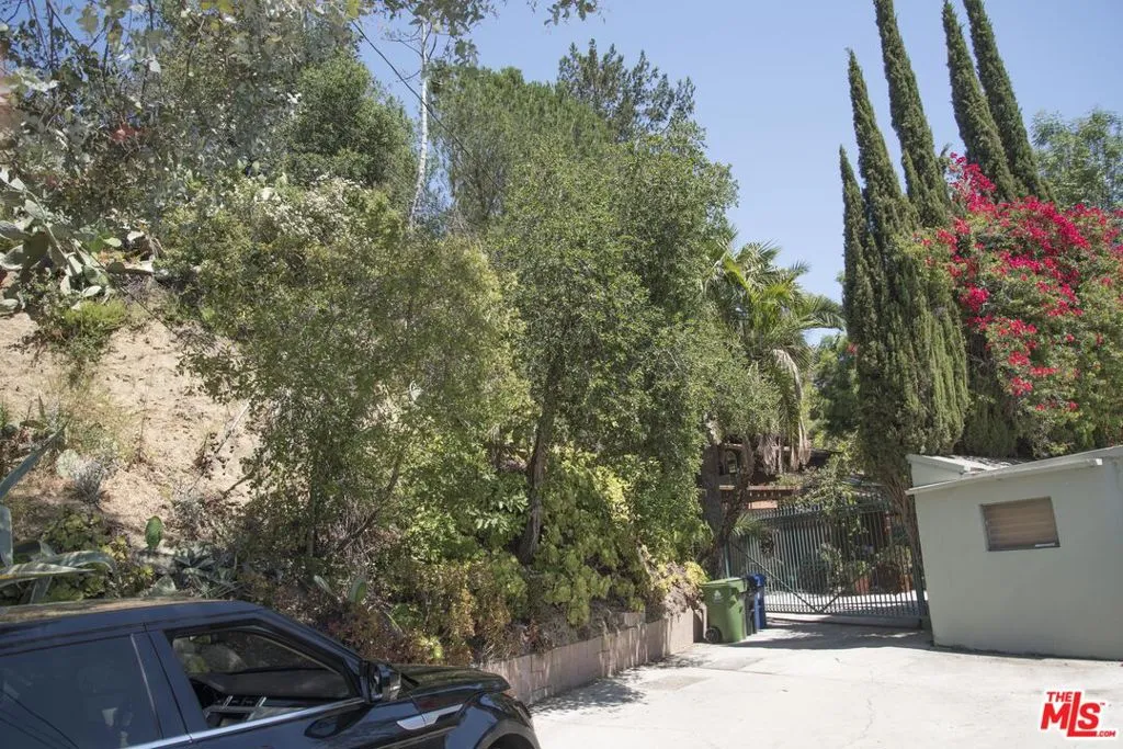 1033 Hollybush, Los Angeles, California 90077 — photo 4