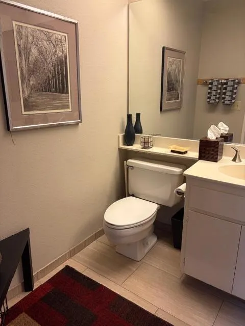 IMG_0148 726 VLD half bath #1