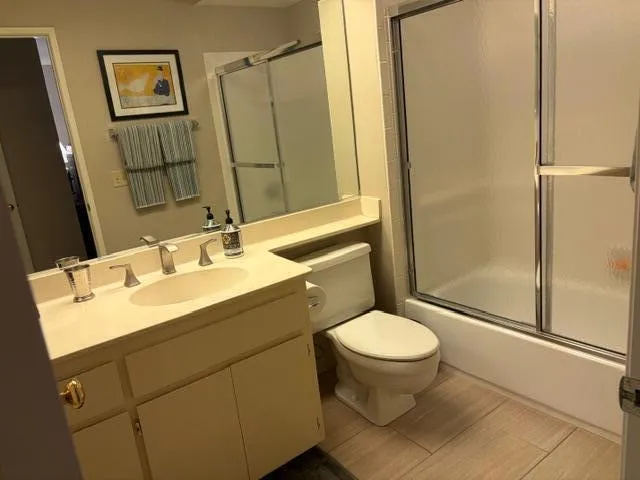 IMG_0149 726 VLD half bath #2