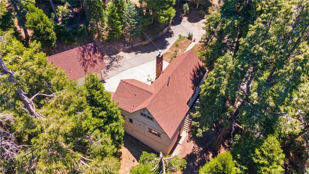901 Ca-173, Lake Arrowhead, California 92352 home-pic-33