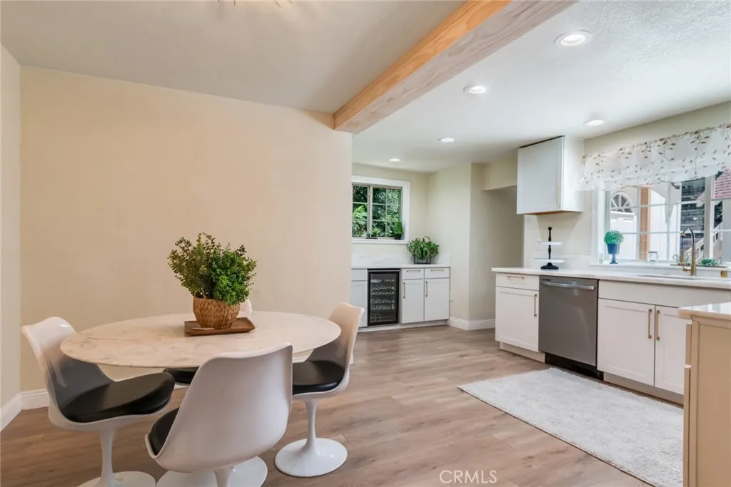 dining area in kitchen