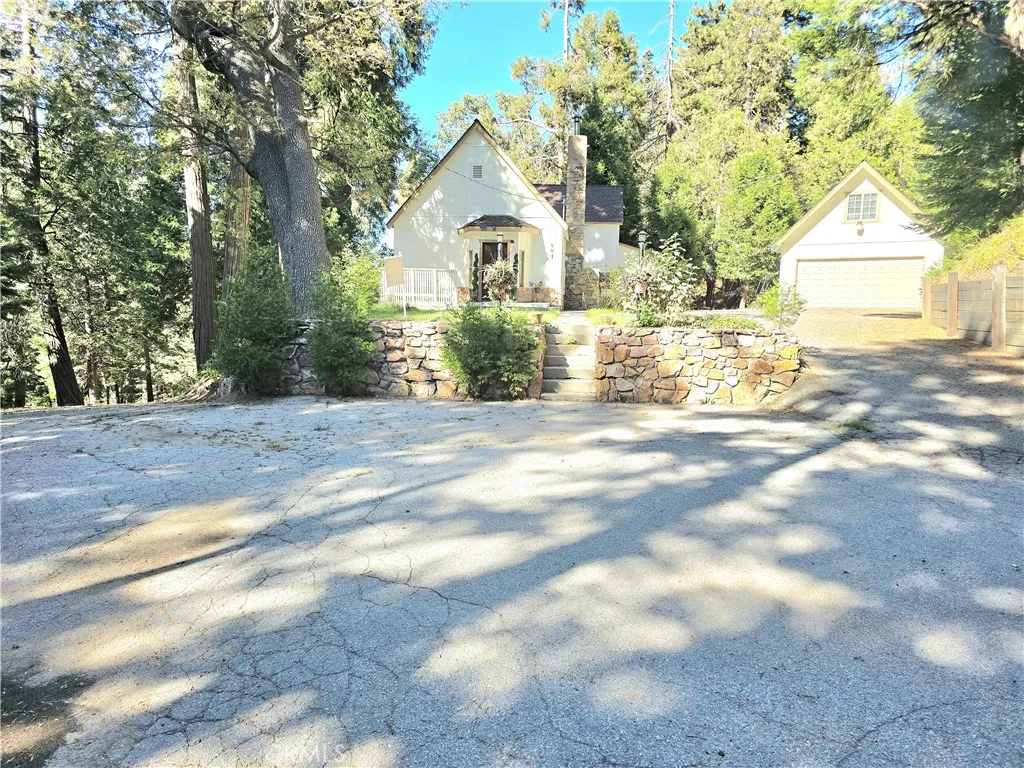 901 Ca-173, Lake Arrowhead, California 92352 home-pic-46
