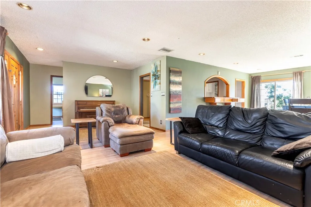 16728 Celtic, Granada Hills, California 91344 home-pic-9