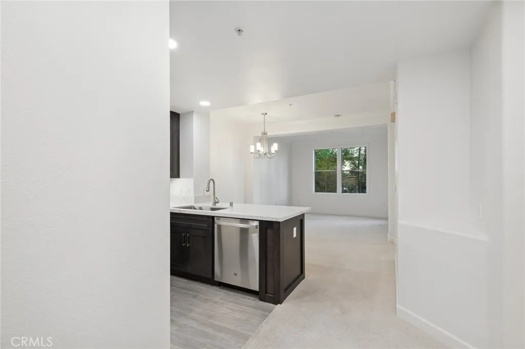 2202 Watermarke, Irvine, California 92612 home-pic-3