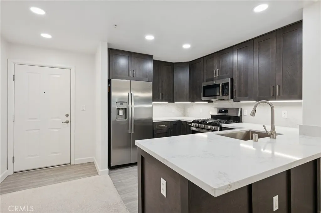 2202 Watermarke, Irvine, California 92612 home-pic-1