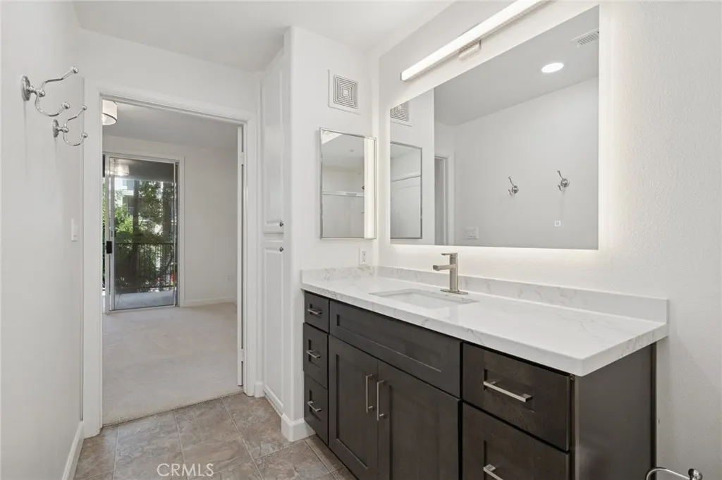 2202 Watermarke, Irvine, California 92612 home-pic-18