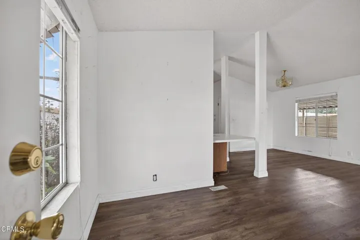 6-web-or-mls-UpmaketMedia-2177 Rob017