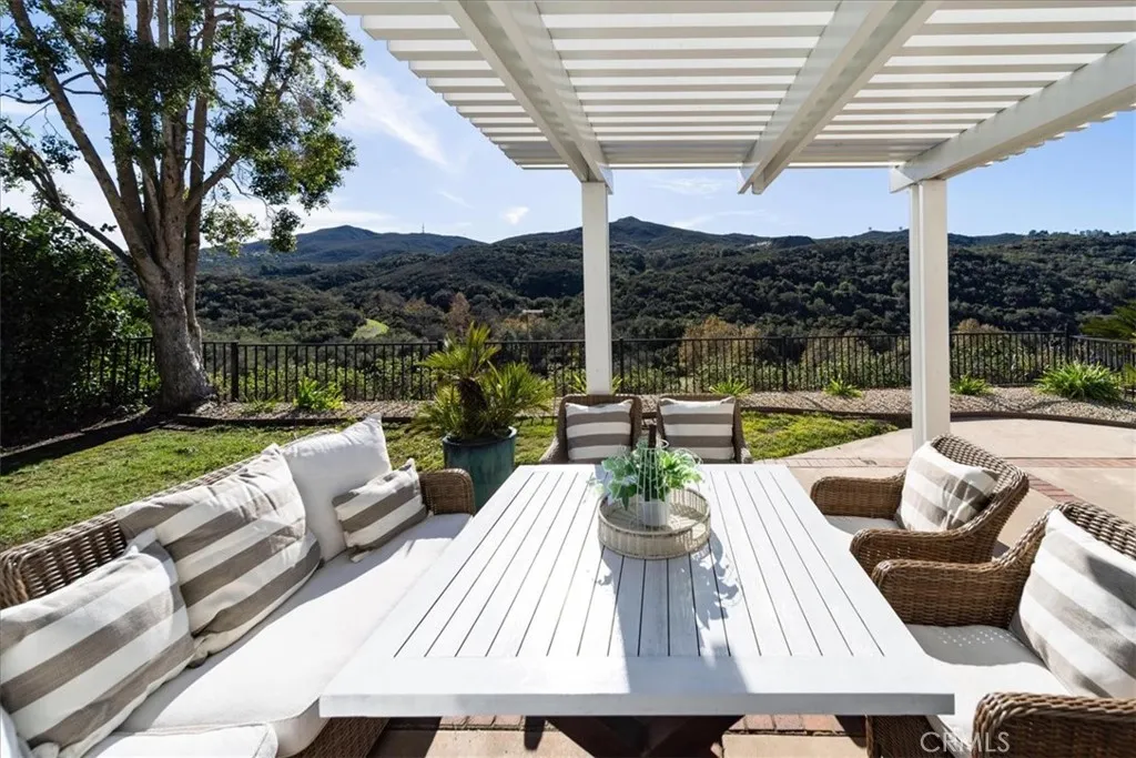 28742 Vista Valley Drive, Vista, California 92084 home-pic-49