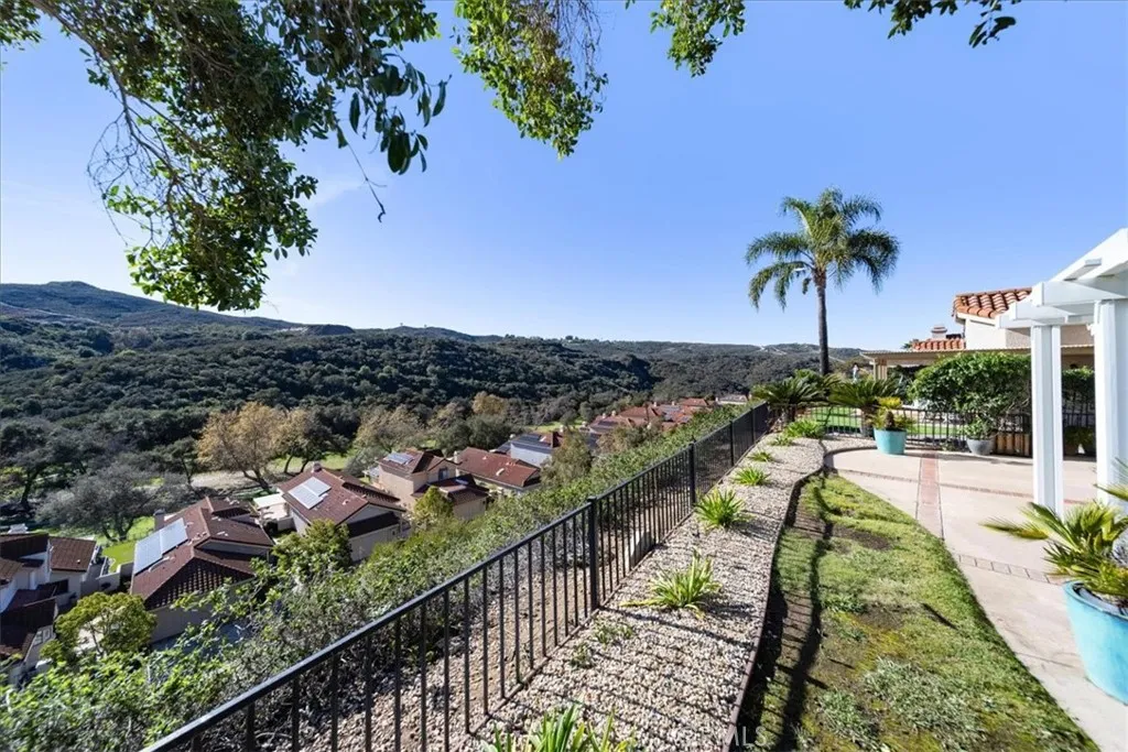28742 Vista Valley Drive, Vista, California 92084 home-pic-46