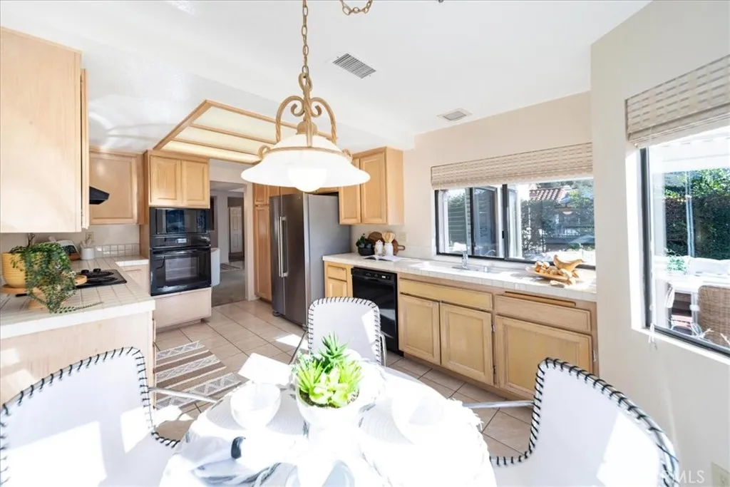 28742 Vista Valley Drive, Vista, California 92084 home-pic-23