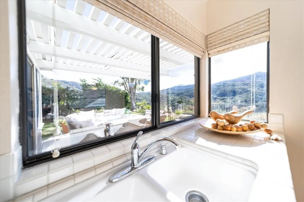 28742 Vista Valley Drive, Vista, California 92084 home-pic-22