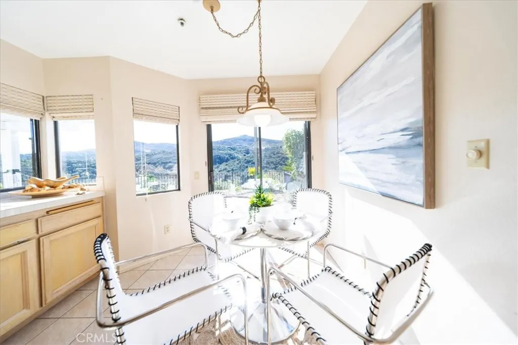 28742 Vista Valley Drive, Vista, California 92084 home-pic-21