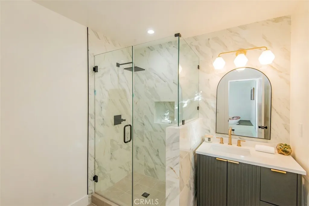 323 S Orange Drive, Los Angeles, California 90036 home-pic-37