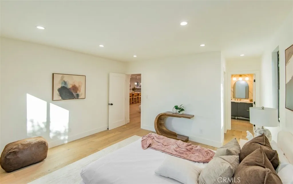 323 S Orange Drive, Los Angeles, California 90036 home-pic-34