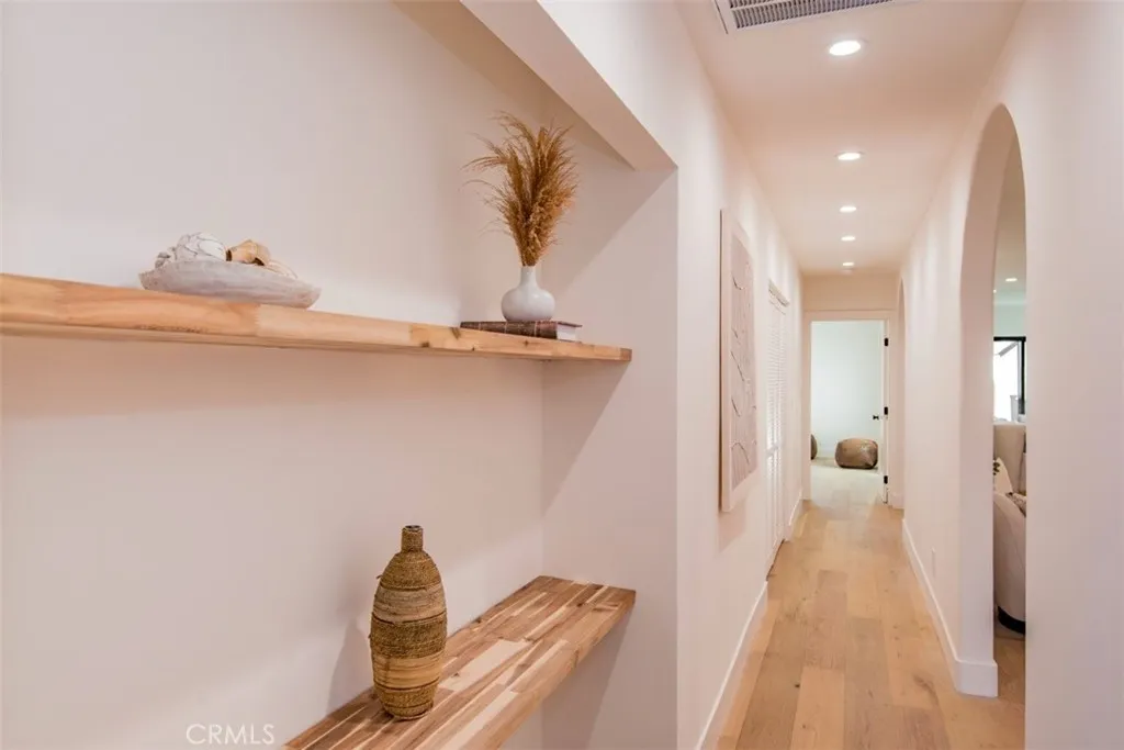 323 S Orange Drive, Los Angeles, California 90036 home-pic-38