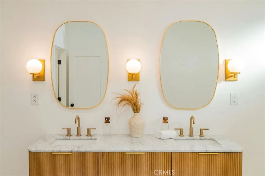 323 S Orange Drive, Los Angeles, California 90036 home-pic-31