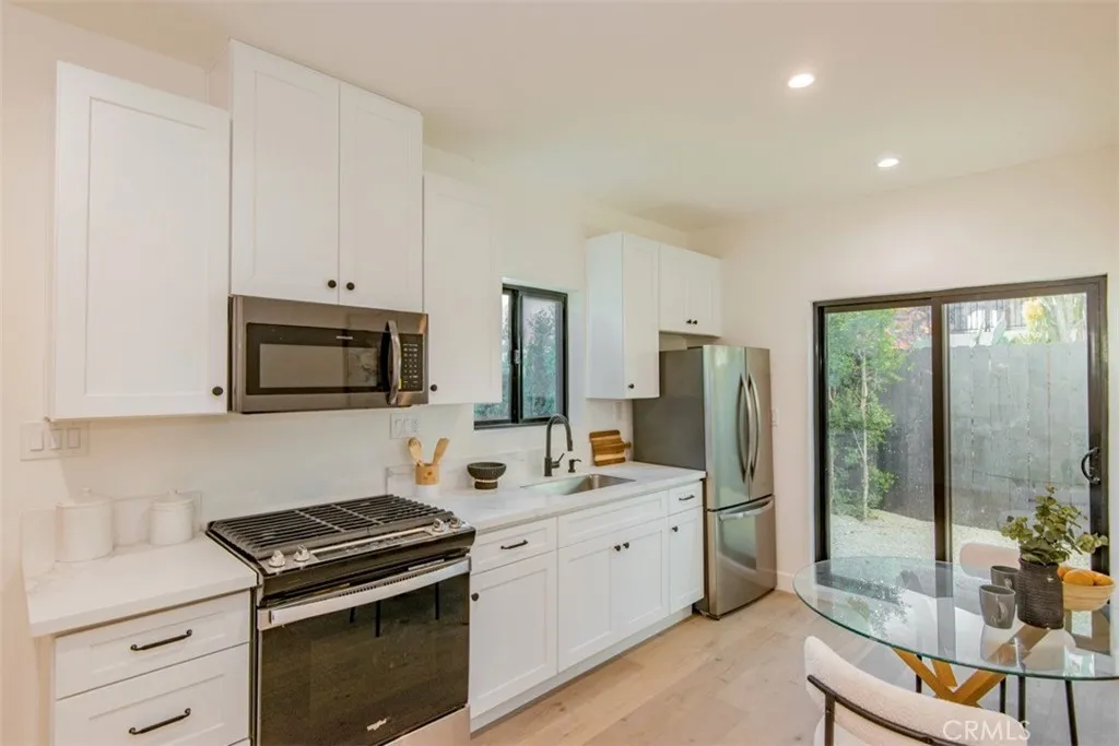 323 S Orange Drive, Los Angeles, California 90036 home-pic-46