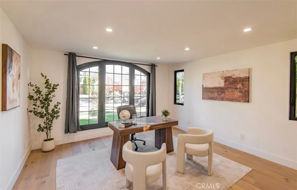 323 S Orange Drive, Los Angeles, California 90036 home-pic-39
