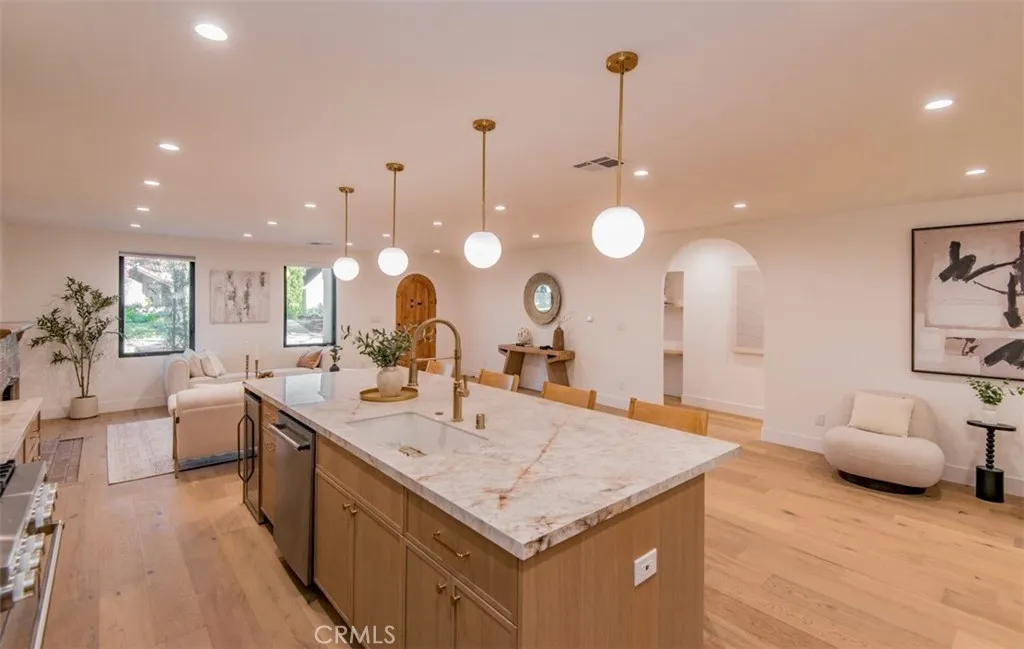 323 S Orange Drive, Los Angeles, California 90036 home-pic-13