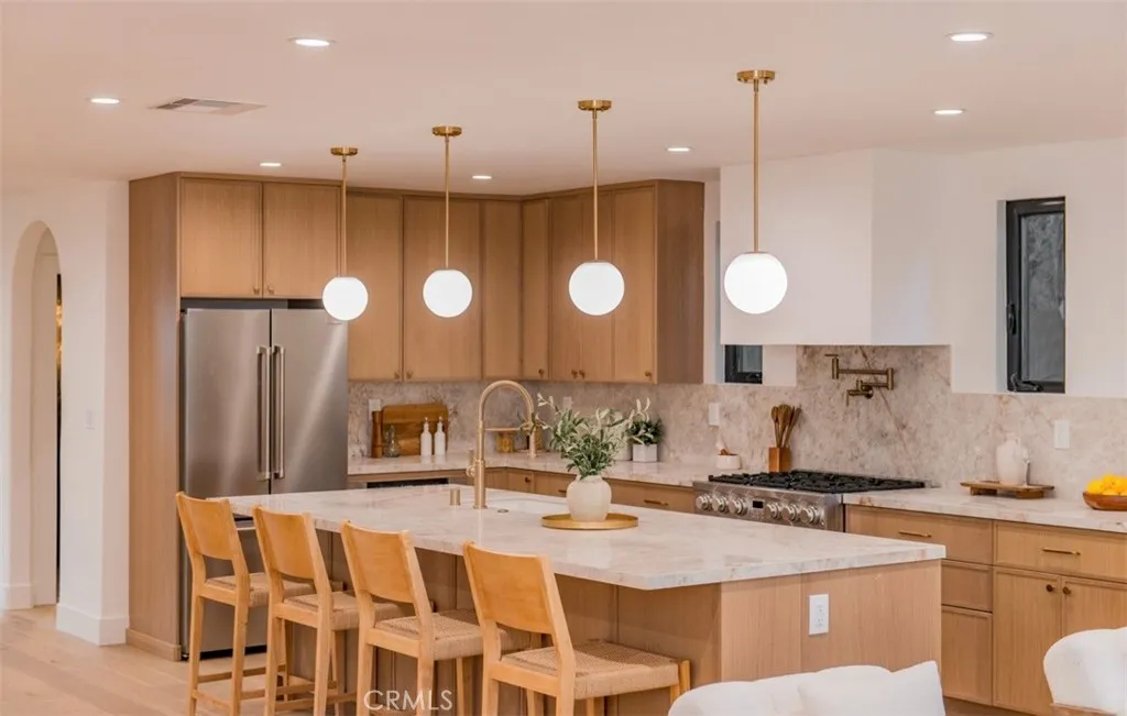 323 S Orange Drive, Los Angeles, California 90036 home-pic-8
