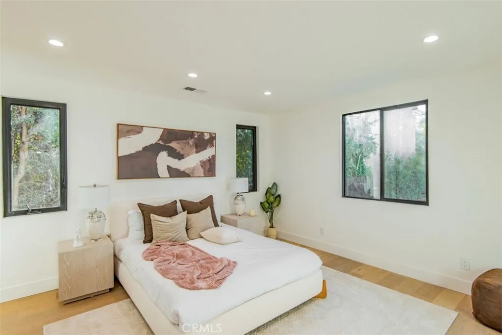 323 S Orange Drive, Los Angeles, California 90036 home-pic-35