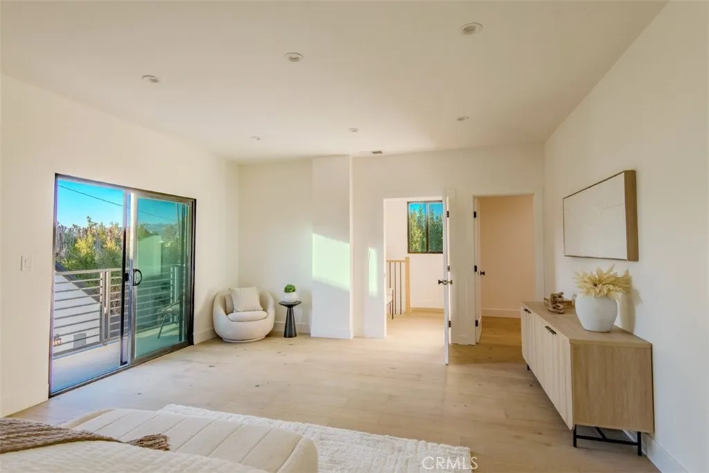 323 S Orange Drive, Los Angeles, California 90036 home-pic-22